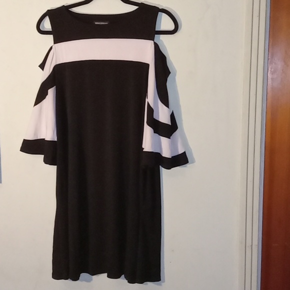 Draped Sleeve Cold Shoulder Dress - Picture 4 of 7